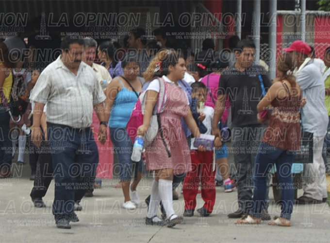 Se quejan padres por cuotas muy altas