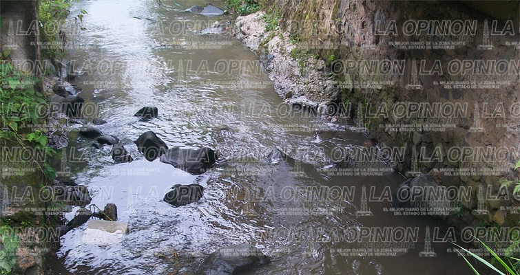 Arroyos aumentan su cauce por lluvias