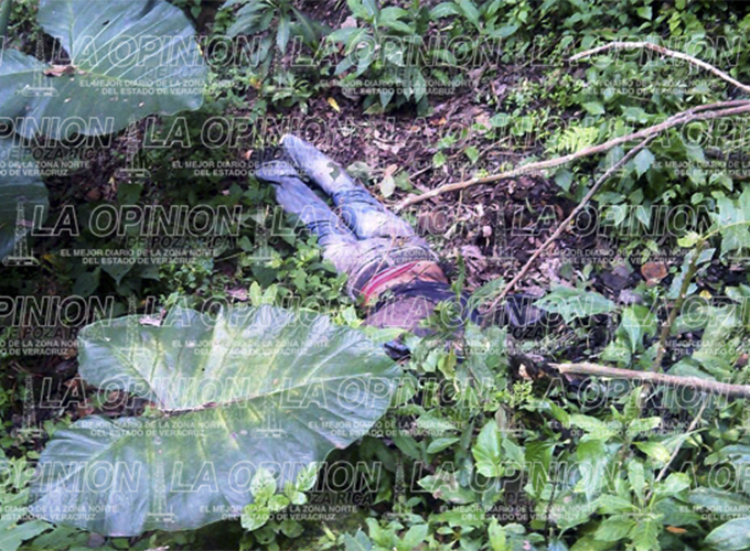 Hallan cadáver en un barranco