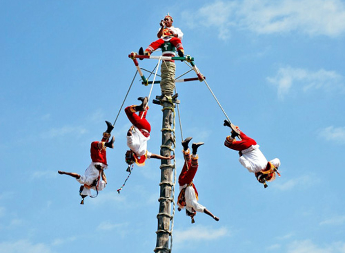 Voladores piden mejoras a condiciones laborales