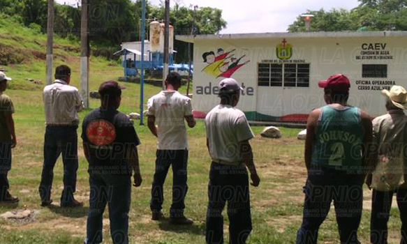 Se quedan sin agua por bloqueos en Cerro Azul