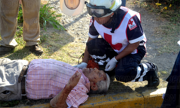 Atropellan a un anciano frente al IMSS