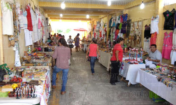 Disputa entre artesanos y comerciantes