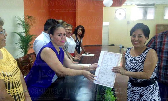 50 parejas se casan por lo civil