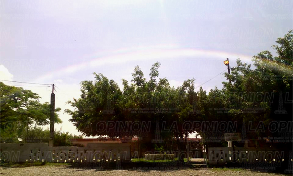 Retienen documentación a estudiantes