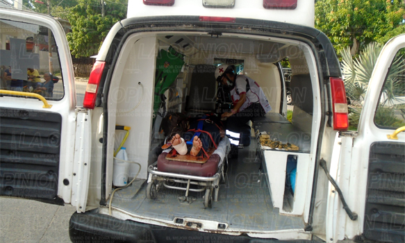 ¡Acuchilla a su esposa!