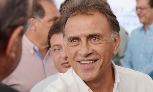 Se solidariza Miguel Ángel Yunes con empresarios