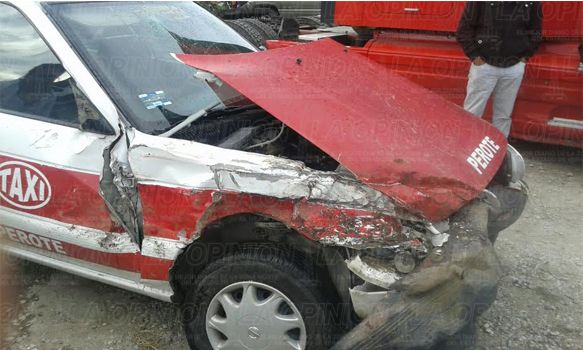 Tres personas lesionadas en fuerte choque