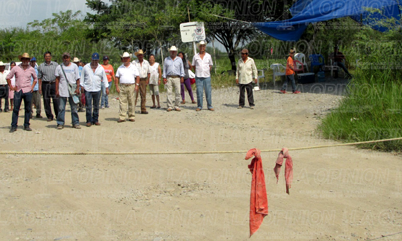 Bloquean accesos a pozos petroleros