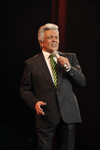 Alberto Vázquez cancela "shows" por parálisis facial.