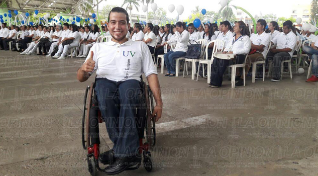 Ni 21 operaciones detienen a Fernando, quiere ser licenciado en derecho