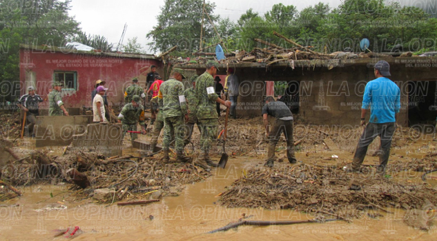 Continúa la búsqueda de 2 personas tras la tragedia en Huauchinango