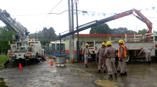 Continúa la rehabilitación de la red eléctrica en Buena Vista