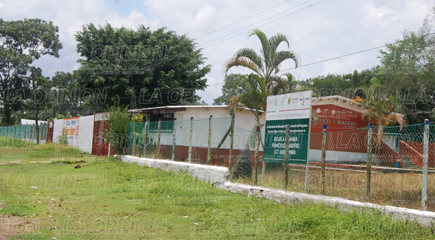 Inicia con conflicto nuevo ciclo escolar