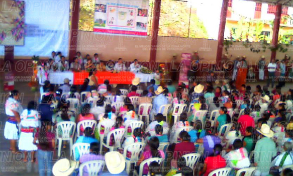 Primera feria intercultural en Mecatlán