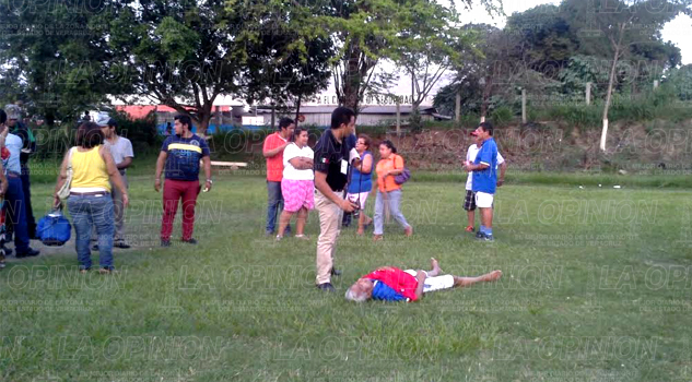Muere futbolista en pleno partido