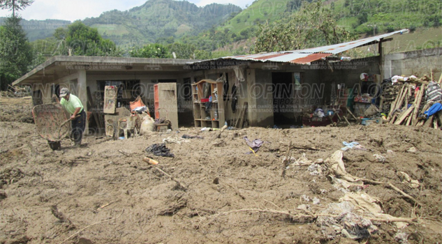 Aumenta a 52 el número de muertos por deslave en Huauchinango