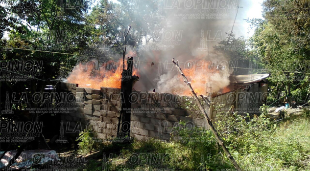 Incendio los deja en la ruina total
