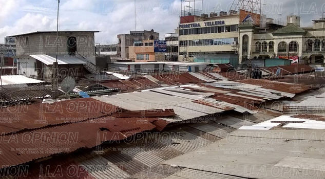 Limpieza en el mercado Poza Rica