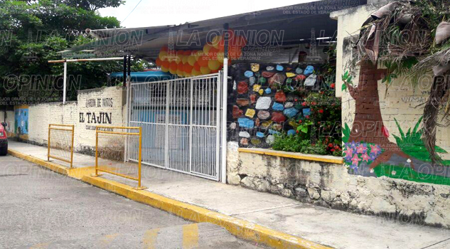 Cobran hasta mil pesos de inscripción en Jardín de Niños