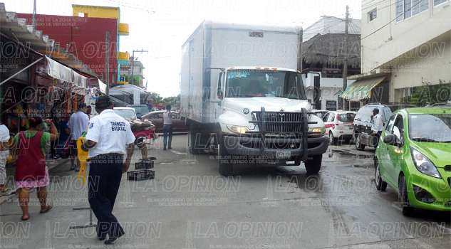 Total desorden impera en calles de Tecolutla