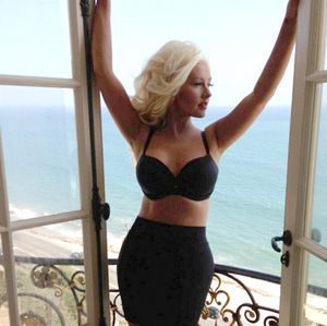 LOS 7 TRUCOS MÁS RAROS DE LAS CELEBS PARA BAJAR DE PESO cuerpazo-Christina-Aguilera_ELPIMA20130516_1134_8