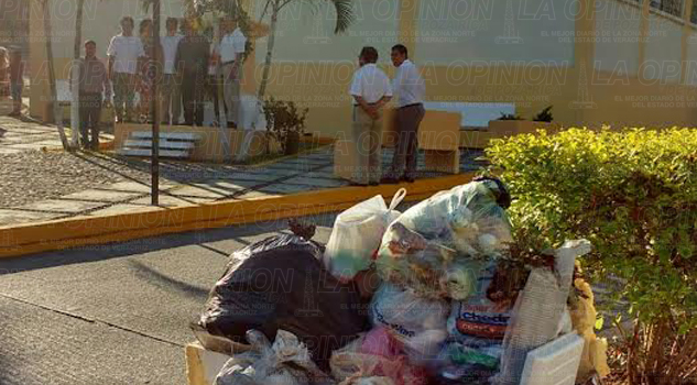 entre-basura-inician-actividades-para-el-grito-de-independencia