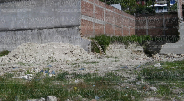 fuga-de-aguas-negras-sigue-sin-ser-arreglada