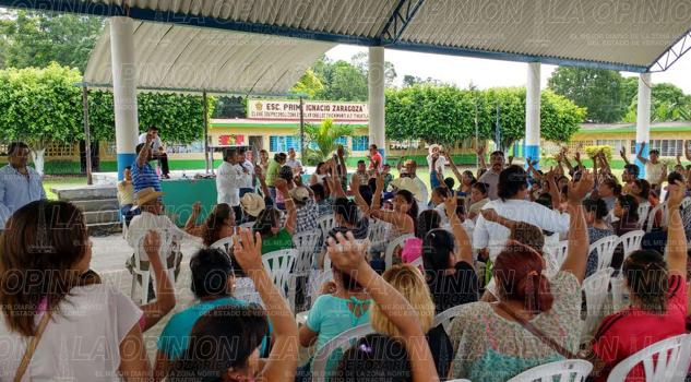 Impiden-alumnos-papá-debe-cuotas
