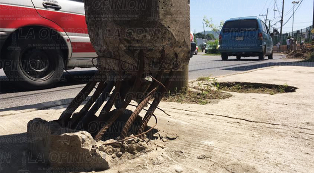 peligro-por-desplome-de-poste-de-luz