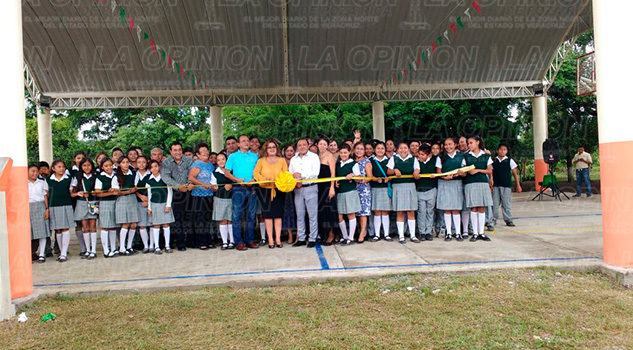 Entregan Domo a Telesecundaria tihuatlan-domo-entrega