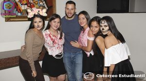 Weekend Tour: Galería fiesta de disfraces de Planilla Red Sealers