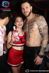 Weekend Tour: Galería fiesta de disfraces de Planilla Red Sealers