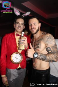 Weekend Tour: Galería fiesta de disfraces de Planilla Red Sealers