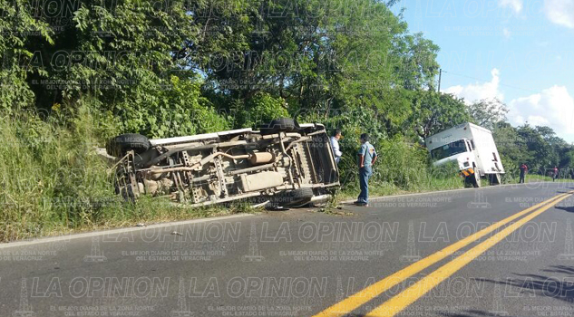 Aparatoso accidente en la Tuxpan-Tampico aparatoso-accidente-en-la-tuxpan-tampico