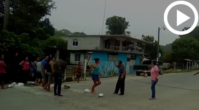 Bloqueo en la carretera Halliburton-Santa Agueda