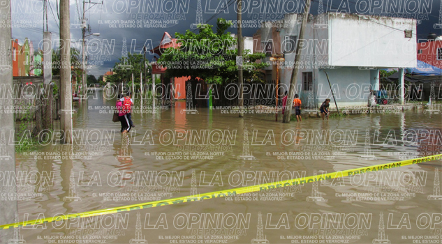 Desborde de arroyo Estero del Ídolo desborde