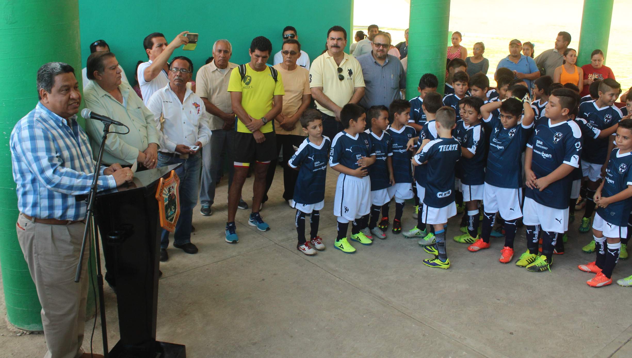 SE REÚNE ALCALDE CON DEPORTISTAS