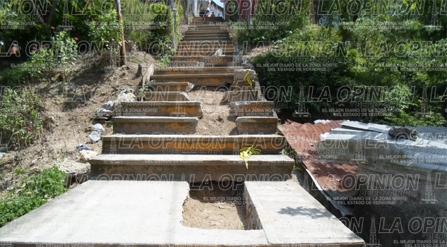 Escalinatas a punto de caer escalinatas-a-punto-de-caer