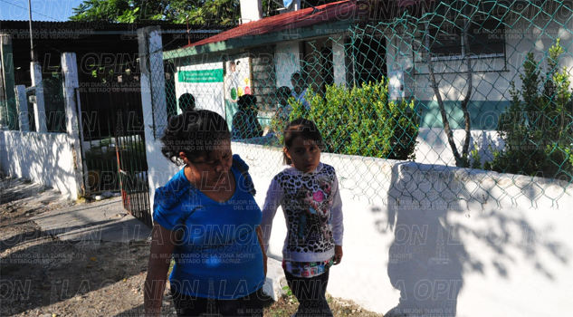 Esperan atención médica en la calle esperan-atencion-medica-en-la-calle