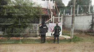 Hallan cabeza dentro de una bolsa hallan-cabeza
