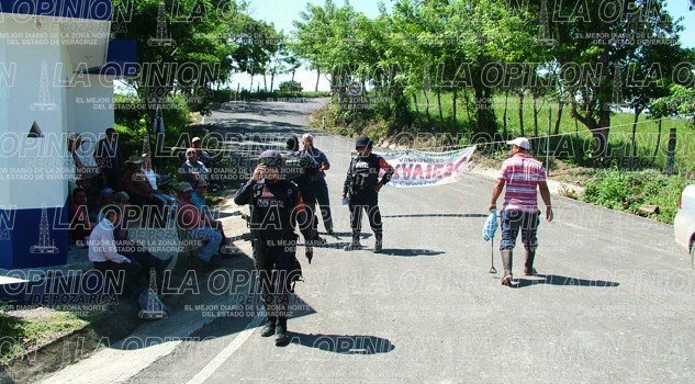 No paran bloqueos en la Tuxpan-Tamiahua no-paran-bloqueos-de-la-tuxpan-tamiahua