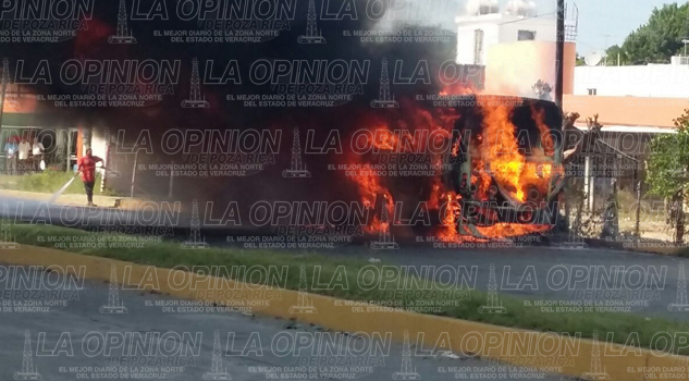 Se incendia autobús de la línea Eje del Golfo se-incendia-autobus-de-la-linea-eje-del-golfo