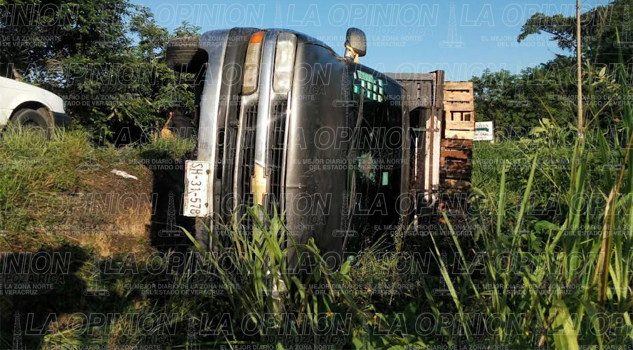 Volcadura en carretera Túxpam-Tamiahua volcadura-en-carretera-tuxpam-tamiahua