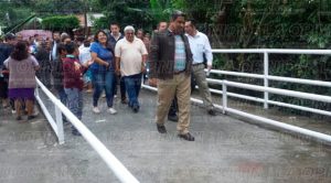 Entregan puente "Tiburón"