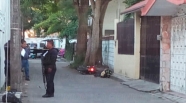 Lo asesinan a bordo de su motocicleta asesinan-motocicleta-joven