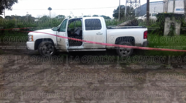 Acribillan a ganadero Sujetos desconocidos con armas tipo AR-15 le disparan cuando apenas llegaba al rancho ubicado sobre la México-Tuxpan.