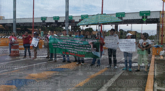 bloqueada-la-plaza-de-cobro-puente-tuxpan