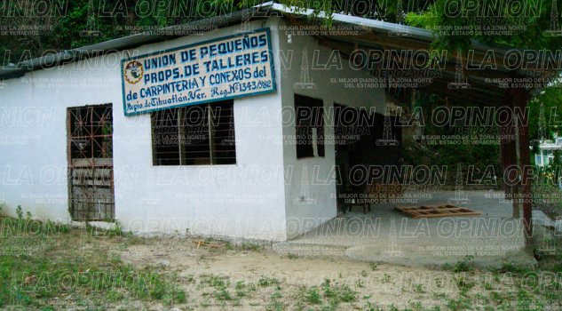 Carpinteros viven en la desesperación carpinteros-viven-en-la-desesperacioncarpinteros-viven-en-la-desesperacion