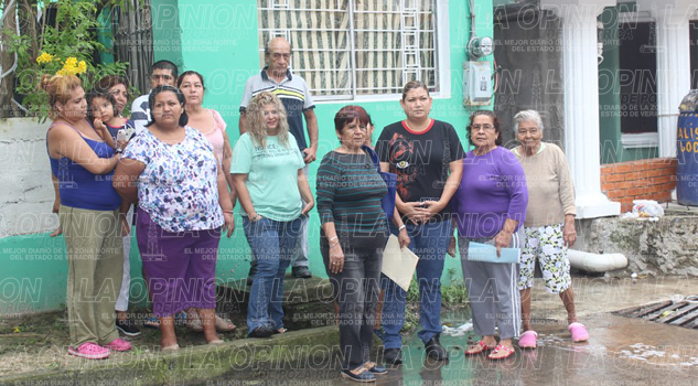 Construcción en vía pública bloquea flujo del canal construccion-en-via-publica-bloquea-flujo-del-canal